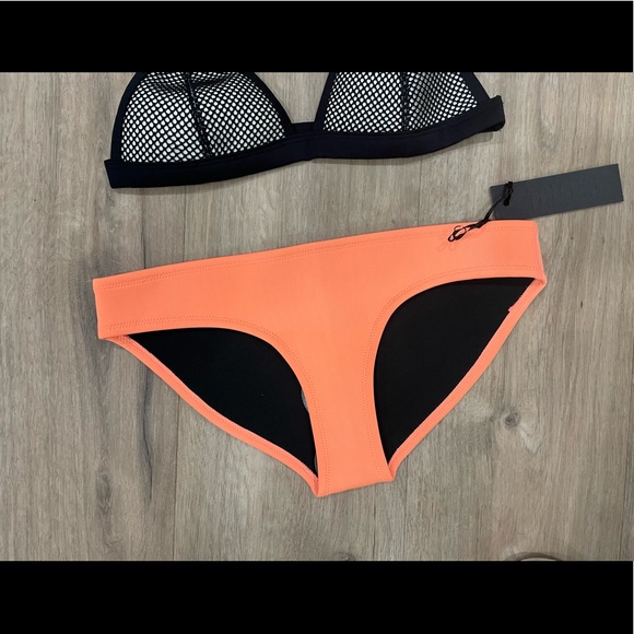 NWT Triangl Tilly Bikini Set, size XS - Picture 4 of 11